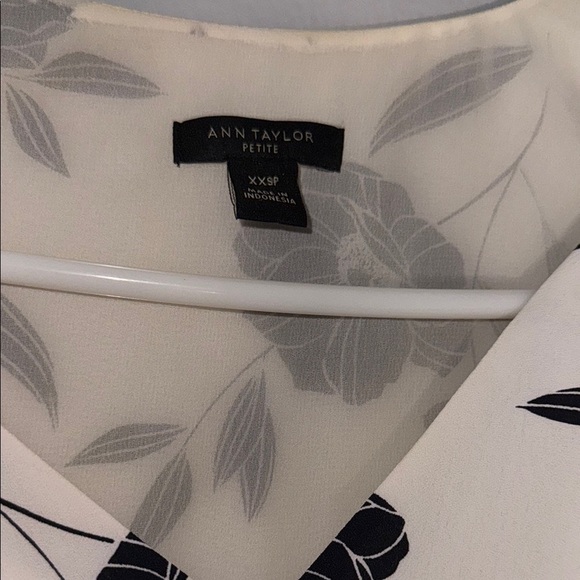 Floral Sleeveless Top - Black and White 8 - Picture 4 of 8